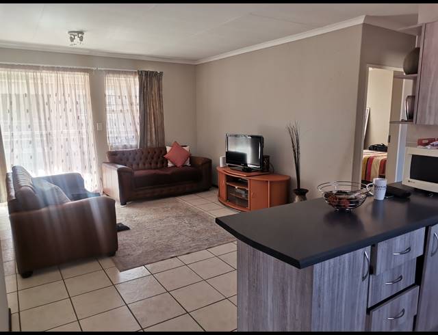 2 BEDROOM APARTMENT FOR SALE IN CLOVERDENE